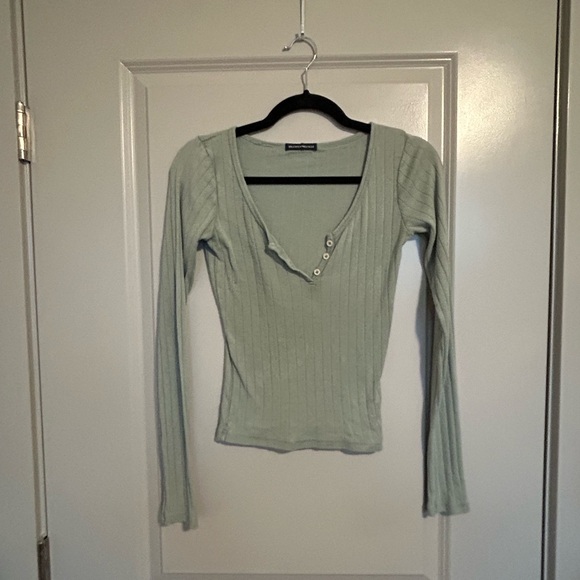 Brandy Melville Tops - Brandy Melville long sleeve Top in Green